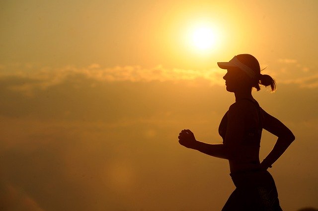 Image of a runner on article on top fitness tips