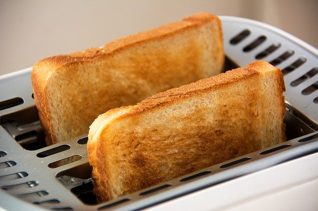 Image of toast on article on healthy eating tips