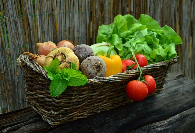 Image of vegetables in an assortment on article on healthy eating tips